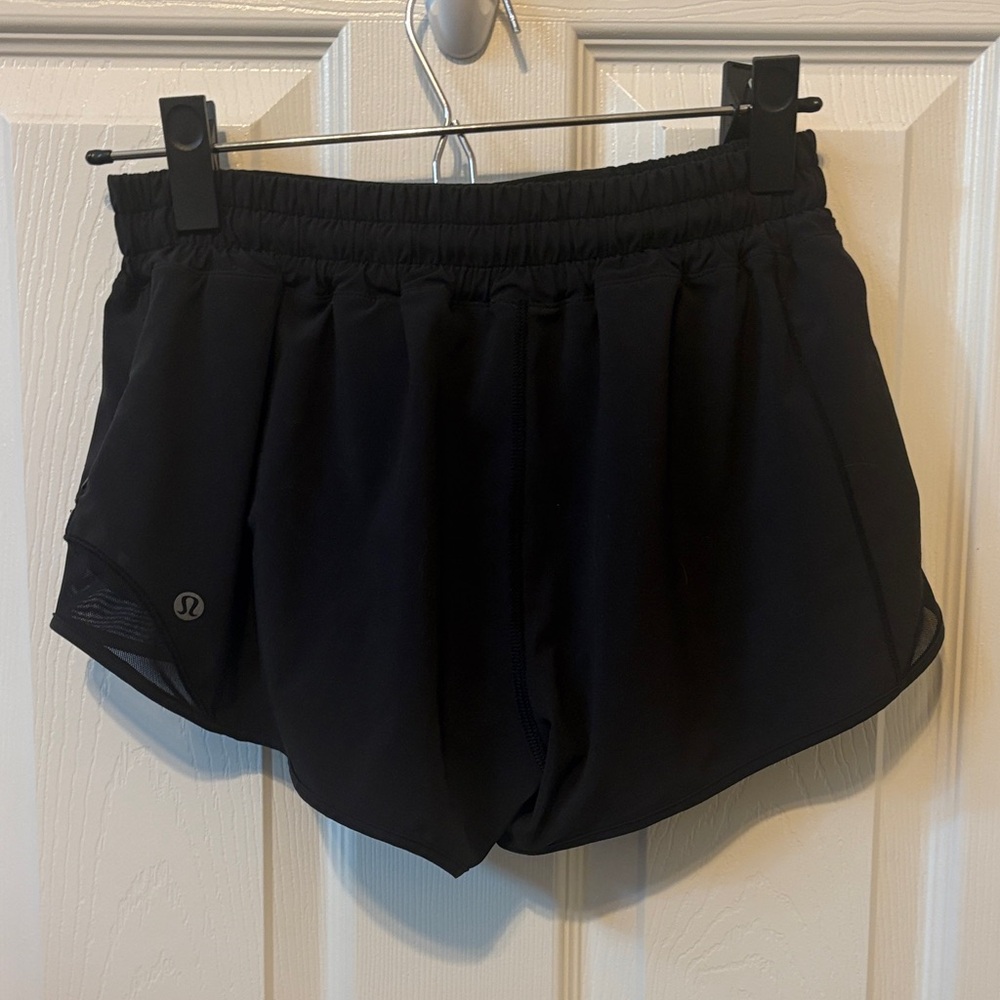 lululemon Hotty Hot Low-Rise Lined Shorts 2.5” Size 6